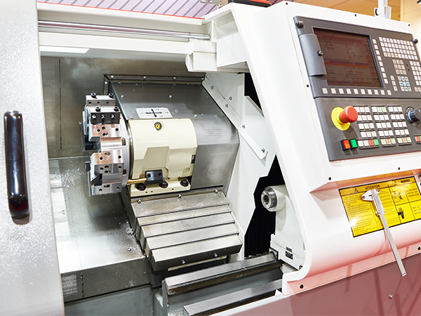  Penggerak poros mesin bubut CNC