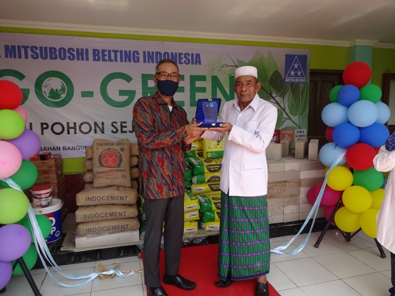 Kegiatan perbaikan fasilitas dan peralatan sekolah